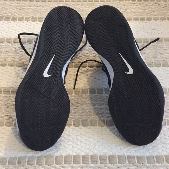 Nike High Top Hyperfuse Basketball Shoes - Picture 3 of 7